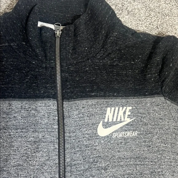 Nike “ just do it “ full zip jacket - Picture 2 of 6